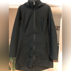 Columbia women’s soft shell.  Mid length. Black. Size small